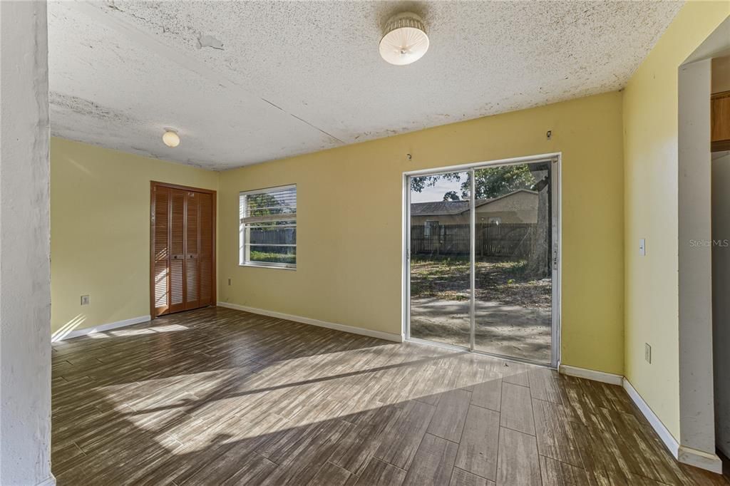 For Sale: $149,000 (3 beds, 2 baths, 868 Square Feet)