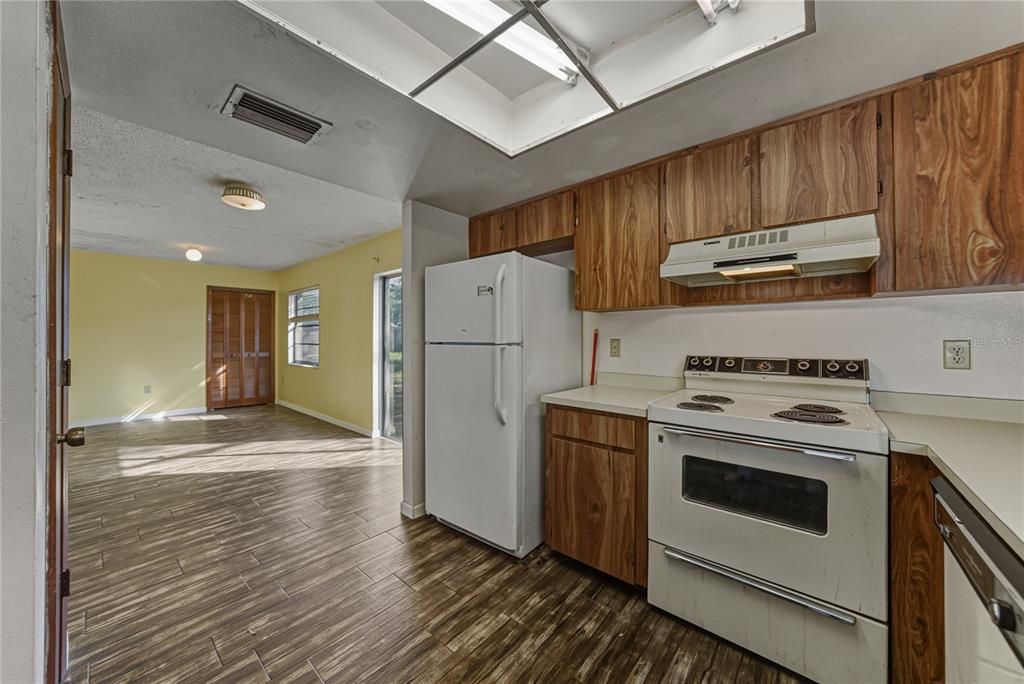 For Sale: $149,000 (3 beds, 2 baths, 868 Square Feet)