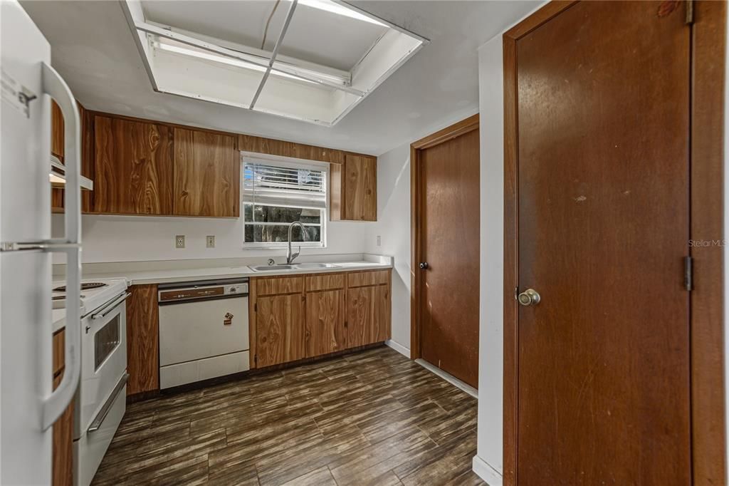 For Sale: $149,000 (3 beds, 2 baths, 868 Square Feet)