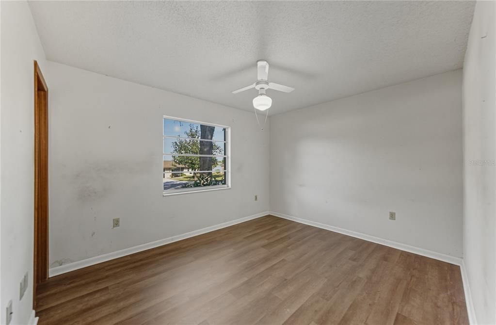For Sale: $149,000 (3 beds, 2 baths, 868 Square Feet)
