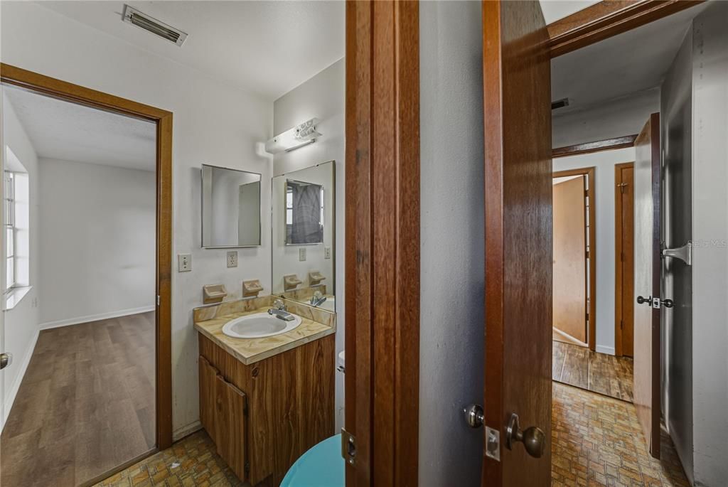 For Sale: $149,000 (3 beds, 2 baths, 868 Square Feet)