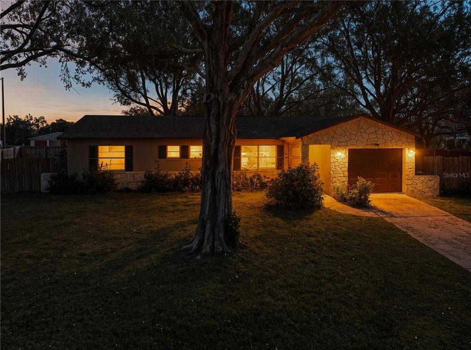 For Sale: $149,000 (3 beds, 2 baths, 868 Square Feet)