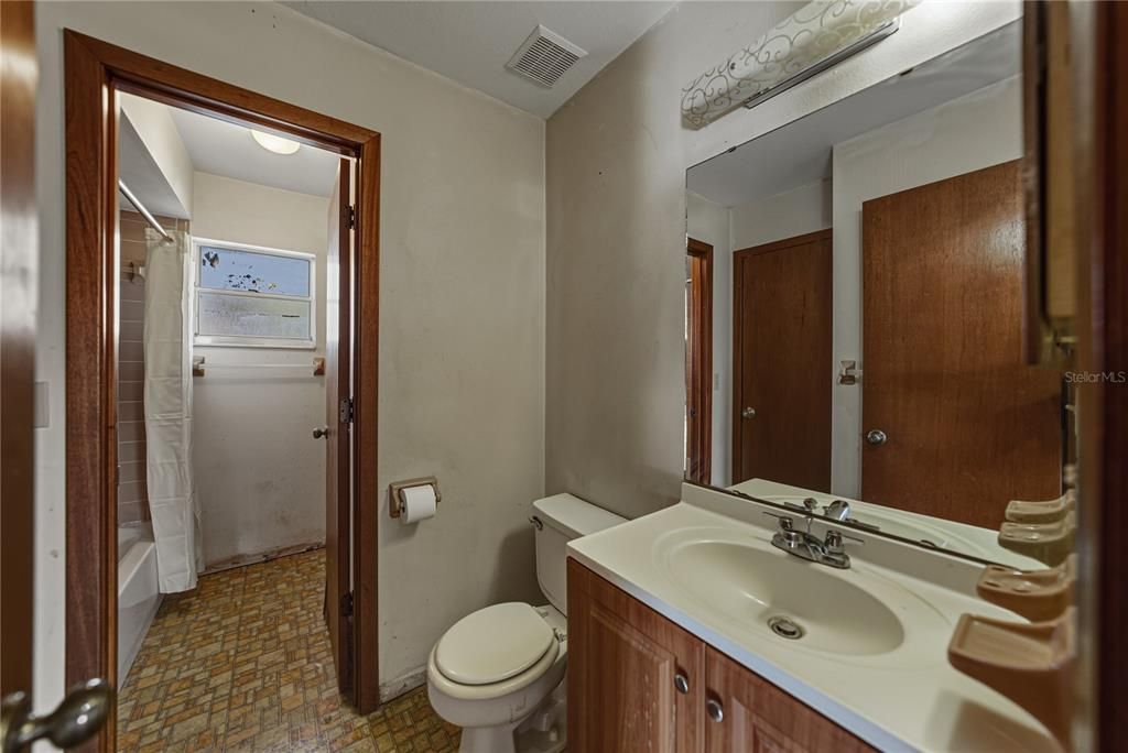 For Sale: $149,000 (3 beds, 2 baths, 868 Square Feet)