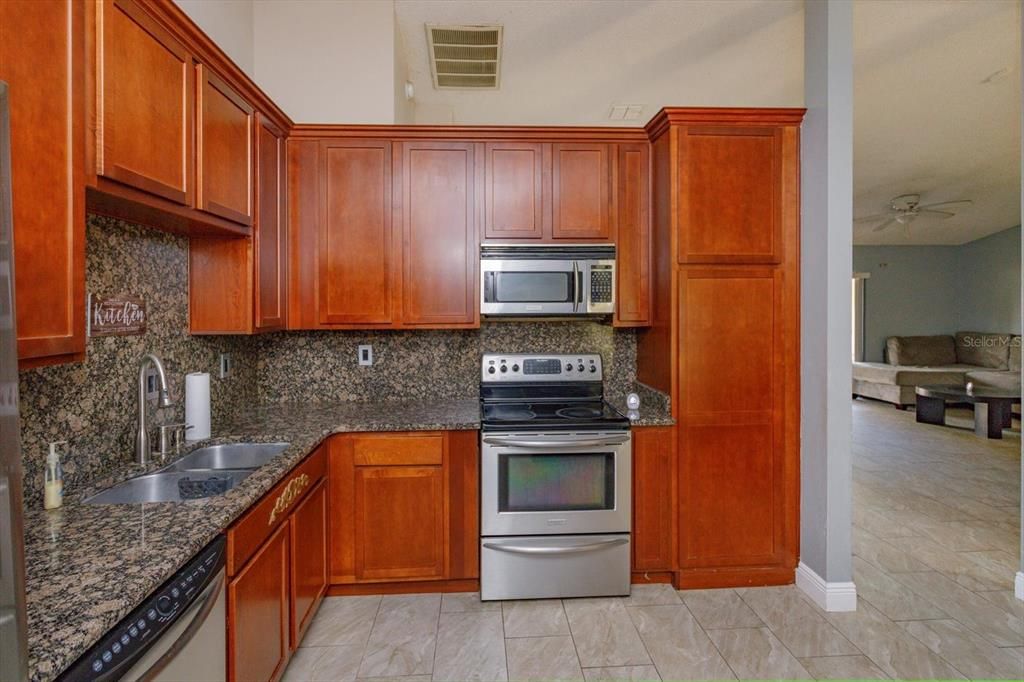 En Venta: $275,000 (3 camas, 2 baños, 1798 Pies cuadrados)