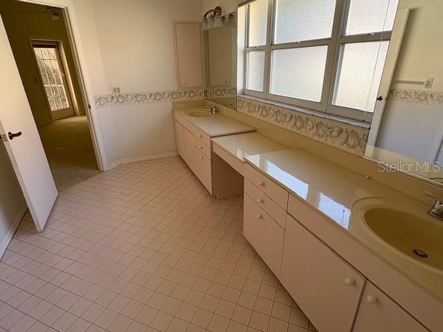 待售: $416,000 (2 贝兹, 2 浴室, 1634 平方英尺)