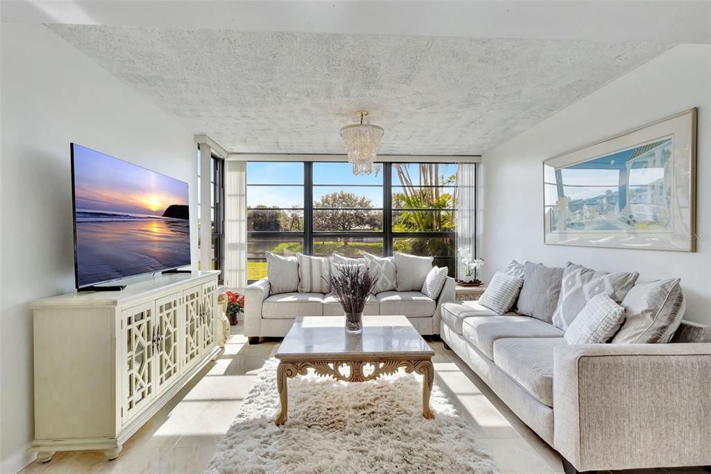 На продажу: $284,900 (2 спален, 2 ванн, 1385 Квадратных фут)