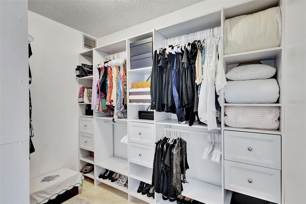 На продажу: $284,900 (2 спален, 2 ванн, 1385 Квадратных фут)