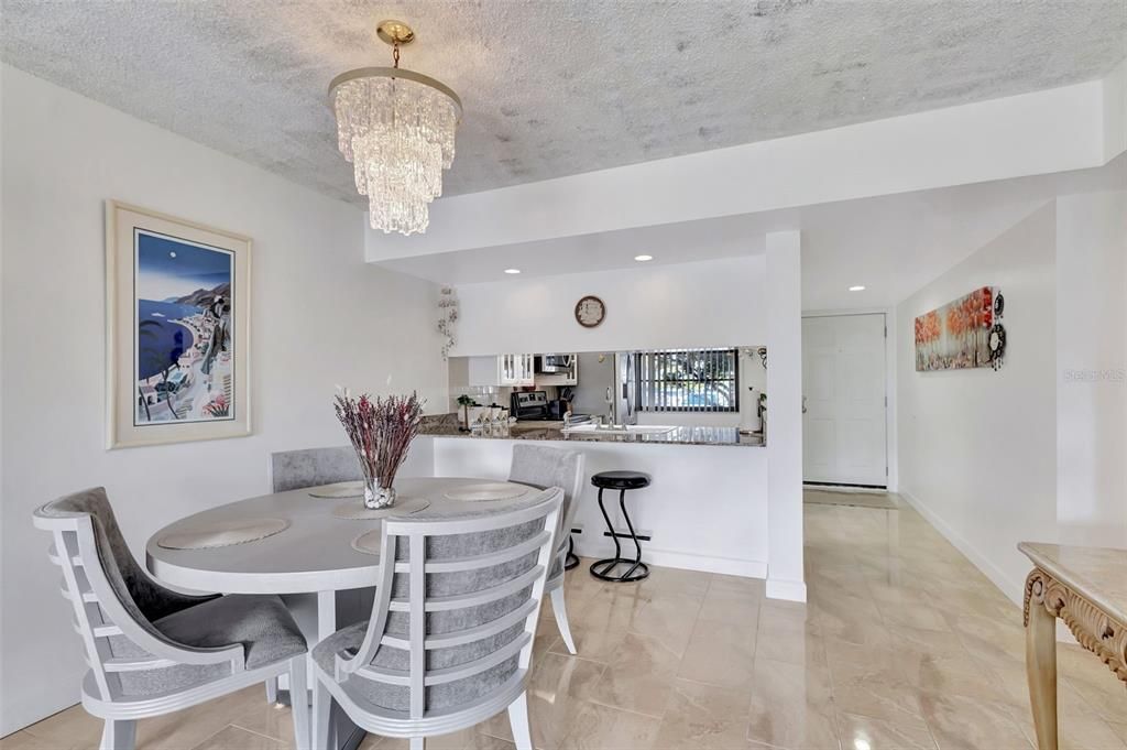 На продажу: $284,900 (2 спален, 2 ванн, 1385 Квадратных фут)