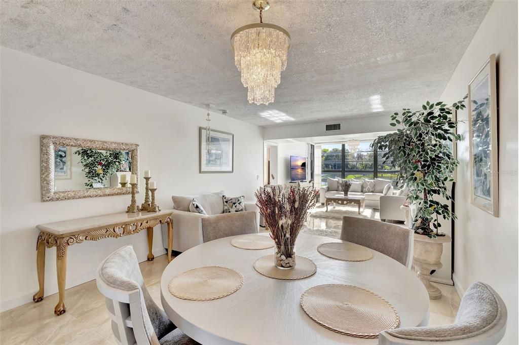 На продажу: $284,900 (2 спален, 2 ванн, 1385 Квадратных фут)