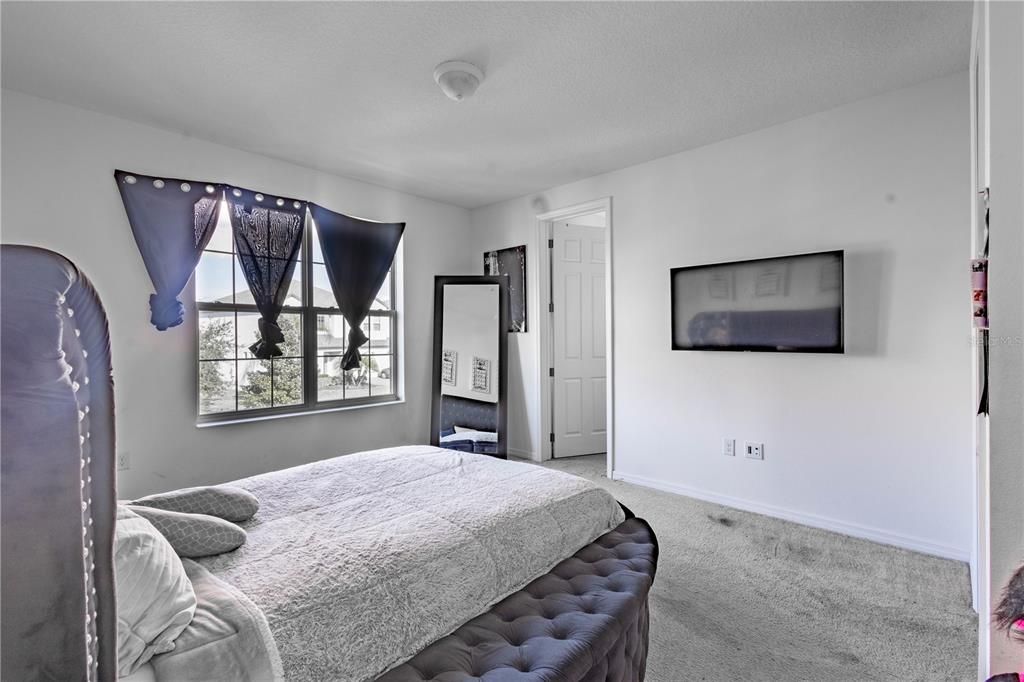 For Sale: $899,000 (5 beds, 4 baths, 4850 Square Feet)