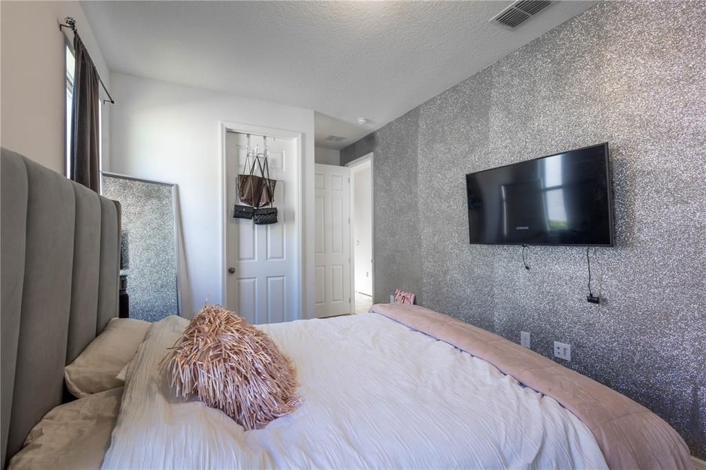 For Sale: $899,000 (5 beds, 4 baths, 4850 Square Feet)