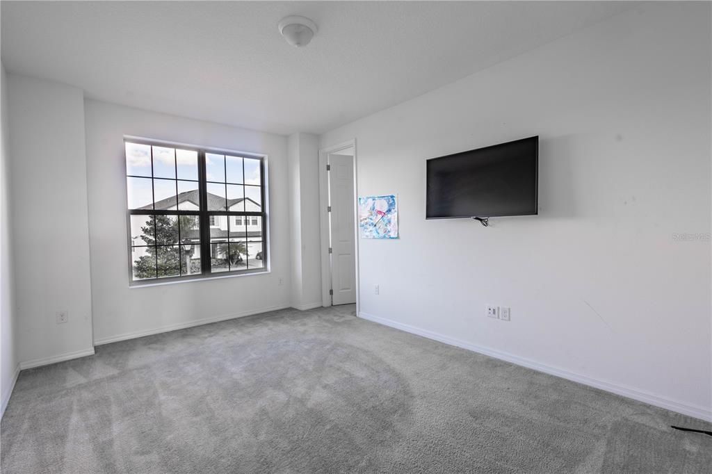 For Sale: $899,000 (5 beds, 4 baths, 4850 Square Feet)