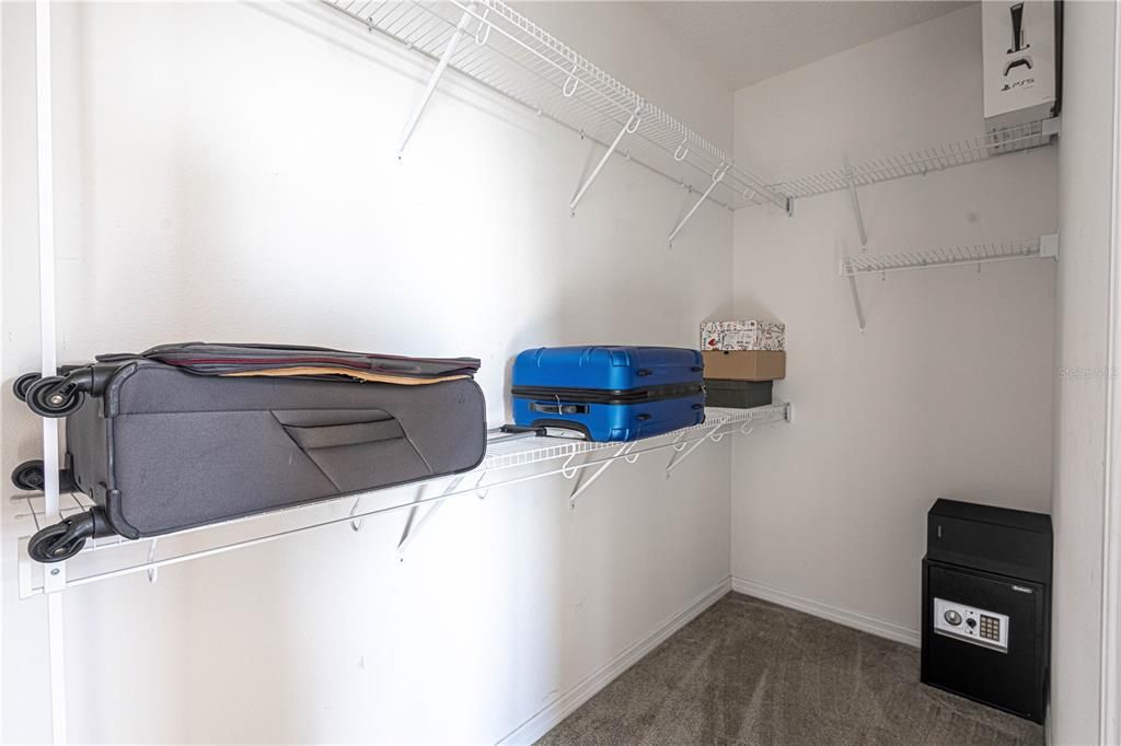 For Sale: $899,000 (5 beds, 4 baths, 4850 Square Feet)