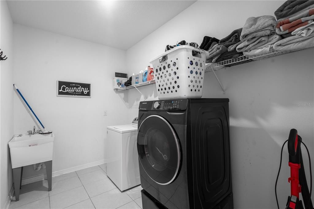 For Sale: $899,000 (5 beds, 4 baths, 4850 Square Feet)