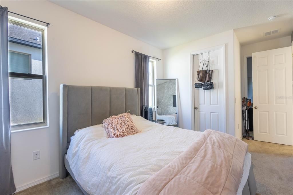 For Sale: $899,000 (5 beds, 4 baths, 4850 Square Feet)