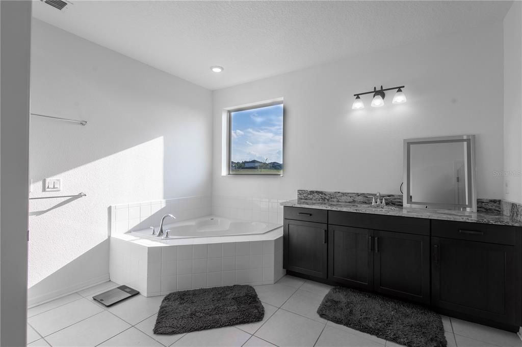 For Sale: $899,000 (5 beds, 4 baths, 4850 Square Feet)