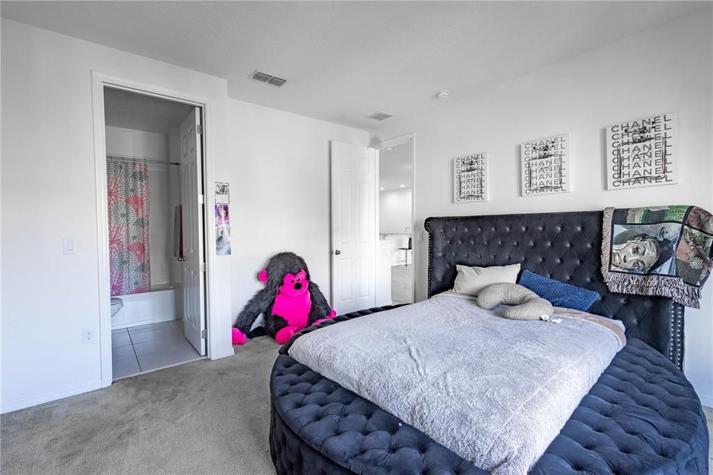 For Sale: $899,000 (5 beds, 4 baths, 4850 Square Feet)