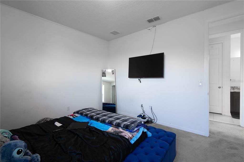 For Sale: $899,000 (5 beds, 4 baths, 4850 Square Feet)