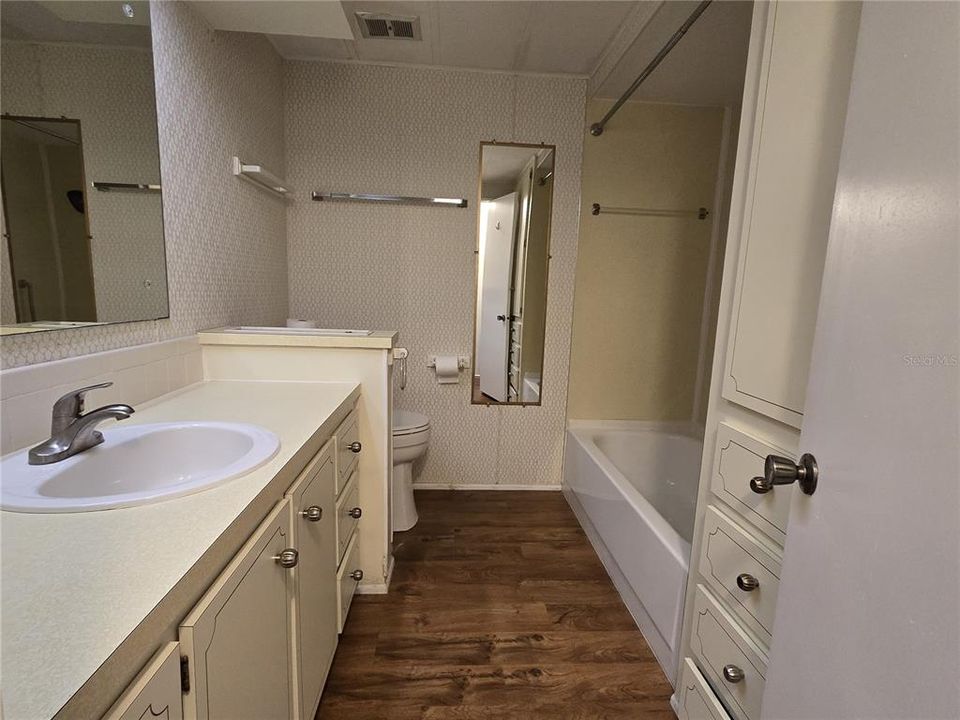 For Sale: $115,000 (2 beds, 2 baths, 1656 Square Feet)