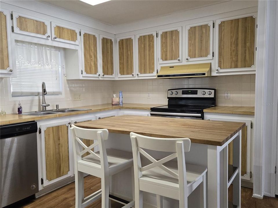 For Sale: $115,000 (2 beds, 2 baths, 1656 Square Feet)