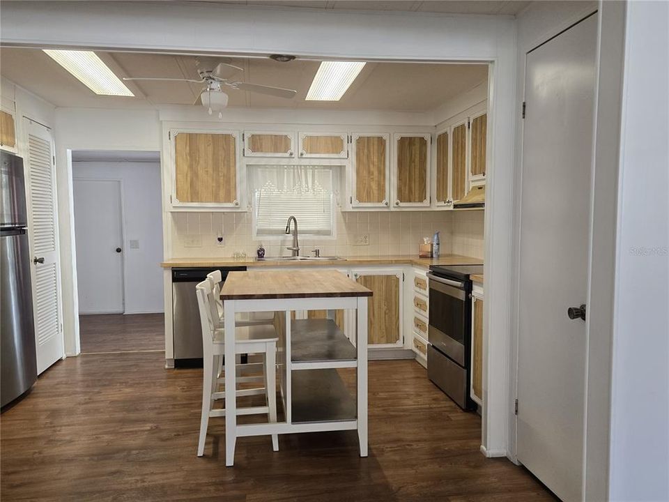 For Sale: $115,000 (2 beds, 2 baths, 1656 Square Feet)
