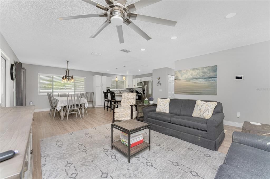 待售: $270,000 (3 贝兹, 2 浴室, 1204 平方英尺)