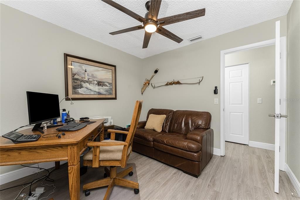 待售: $270,000 (3 贝兹, 2 浴室, 1204 平方英尺)