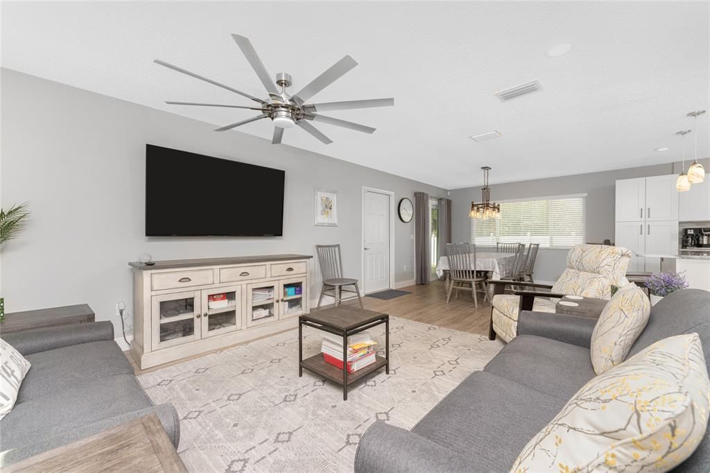 待售: $270,000 (3 贝兹, 2 浴室, 1204 平方英尺)