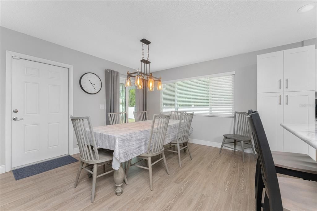 待售: $270,000 (3 贝兹, 2 浴室, 1204 平方英尺)