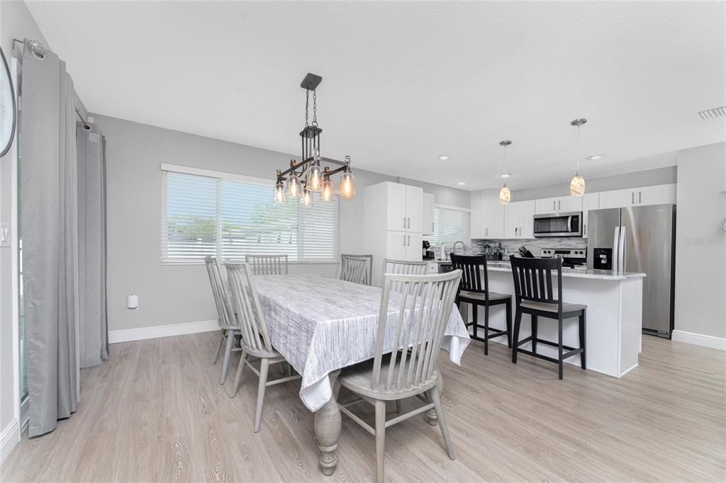 待售: $270,000 (3 贝兹, 2 浴室, 1204 平方英尺)