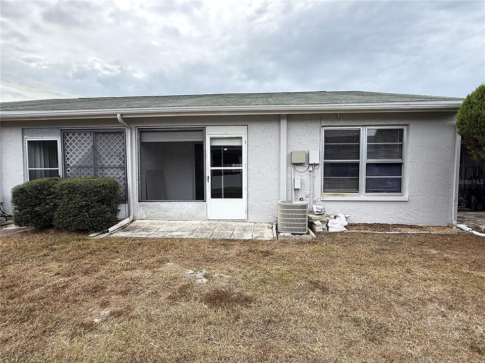 For Rent: $1,250 (2 beds, 1 baths, 888 Square Feet)