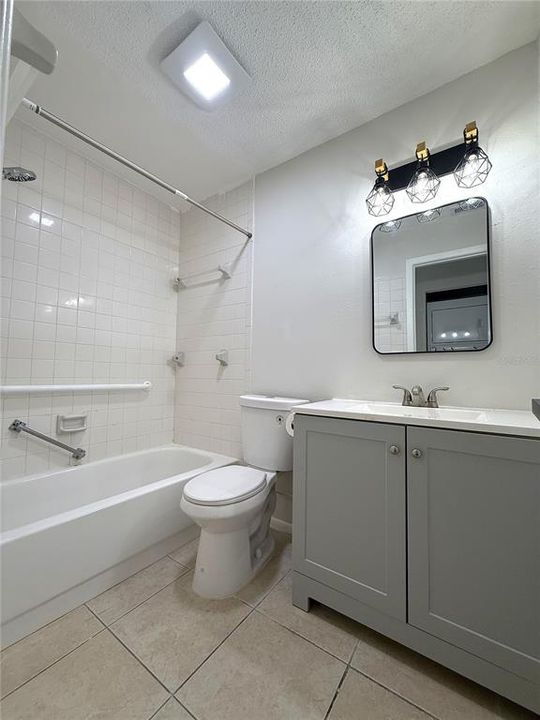 For Rent: $1,250 (2 beds, 1 baths, 888 Square Feet)