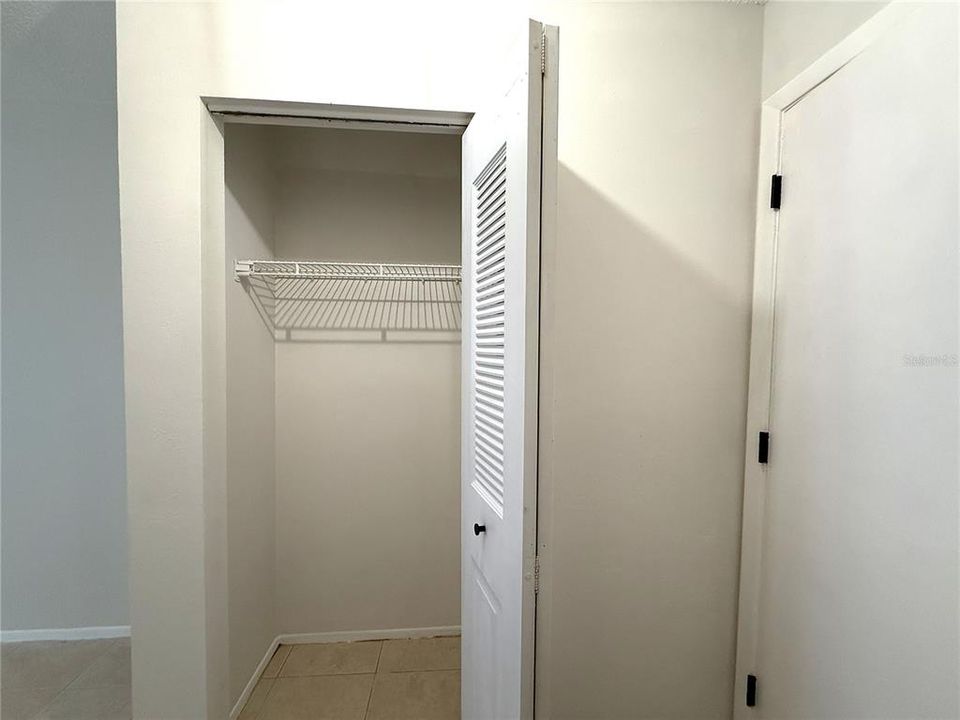 For Rent: $1,250 (2 beds, 1 baths, 888 Square Feet)
