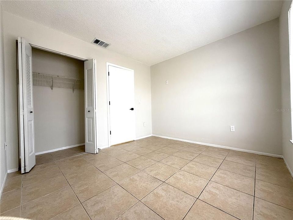For Rent: $1,250 (2 beds, 1 baths, 888 Square Feet)