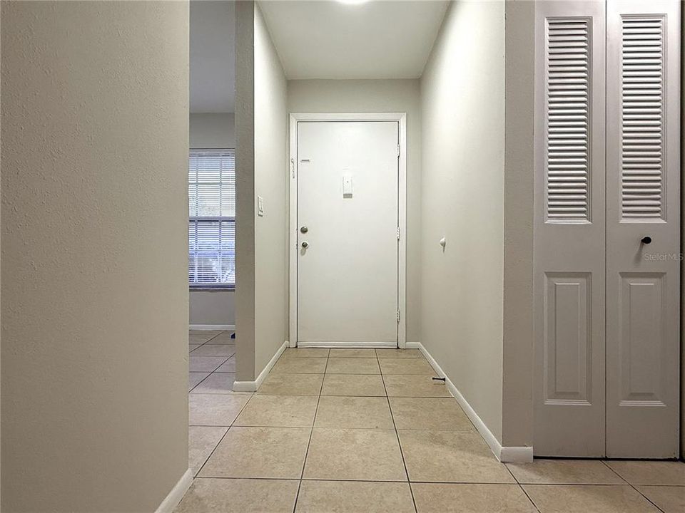 For Rent: $1,250 (2 beds, 1 baths, 888 Square Feet)