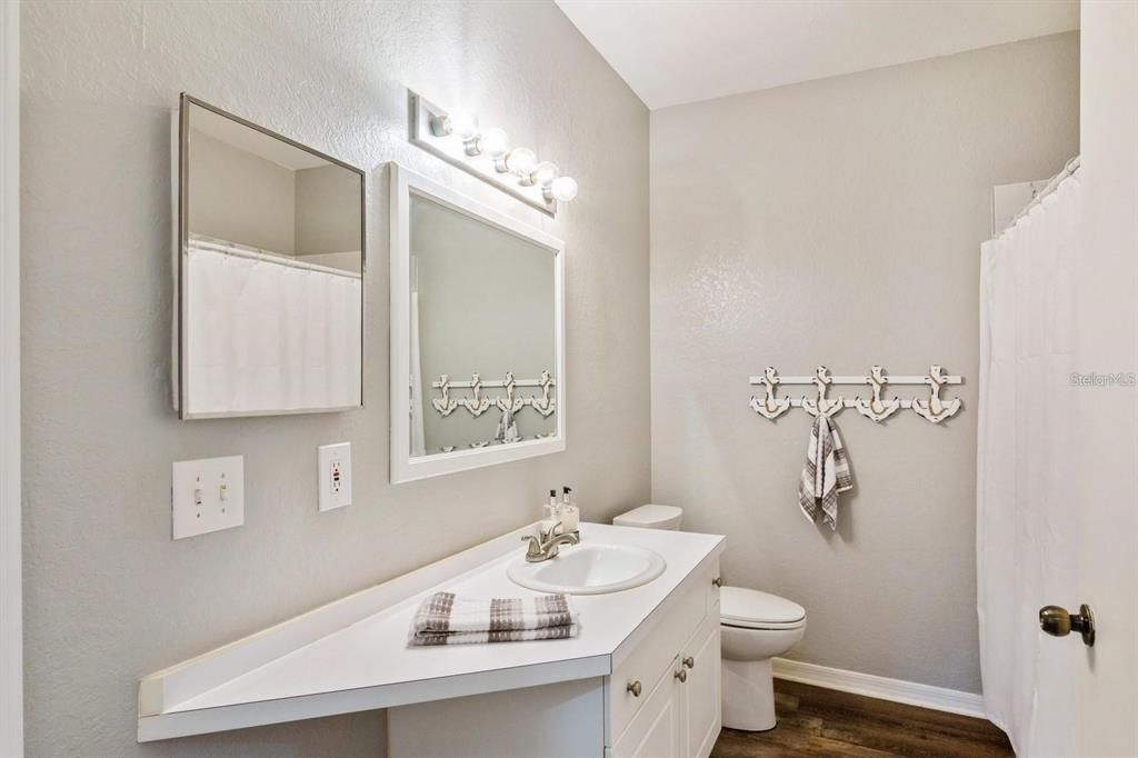 For Rent: $1,800 (2 beds, 1 baths, 1116 Square Feet)