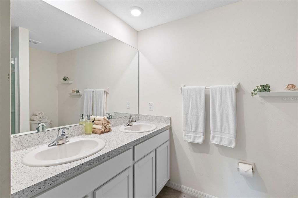 На продажу: $364,900 (3 спален, 2 ванн, 1566 Квадратных фут)