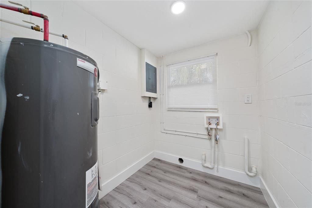 For Sale: $404,990 (3 beds, 2 baths, 1356 Square Feet)