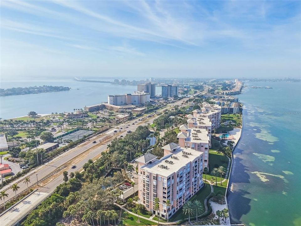 На продажу: $830,000 (2 спален, 2 ванн, 1516 Квадратных фут)