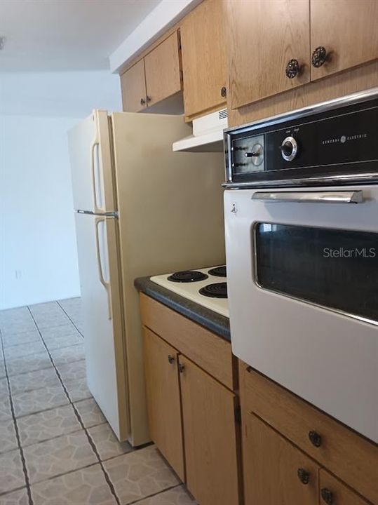 For Rent: $1,550 (2 beds, 1 baths, 912 Square Feet)