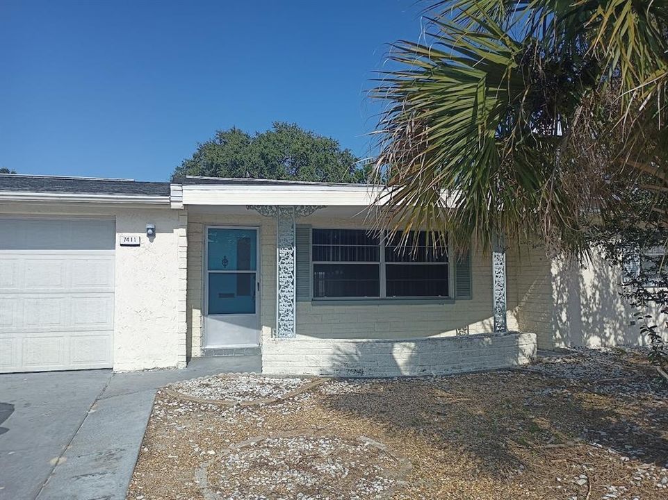 For Rent: $1,550 (2 beds, 1 baths, 912 Square Feet)