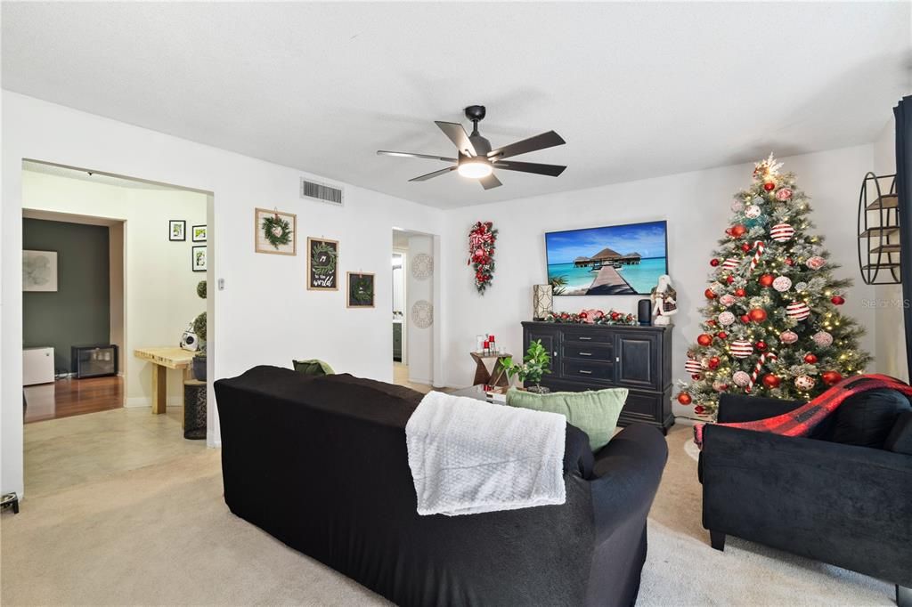 For Sale: $179,900 (2 beds, 2 baths, 1252 Square Feet)