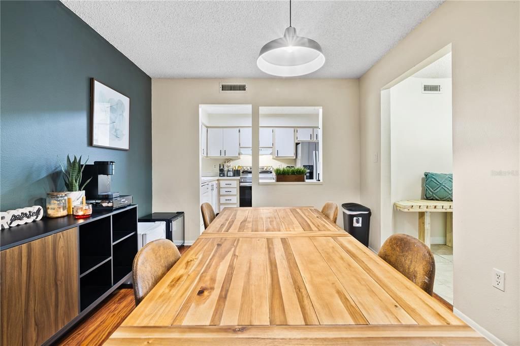 For Sale: $179,900 (2 beds, 2 baths, 1252 Square Feet)