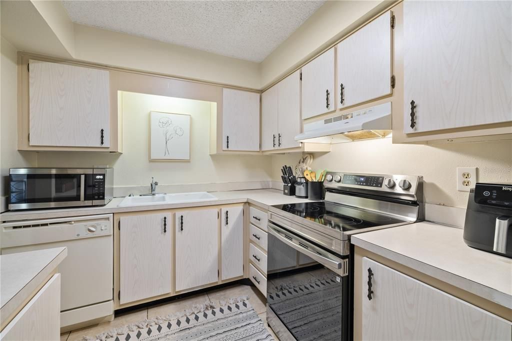 For Sale: $179,900 (2 beds, 2 baths, 1252 Square Feet)