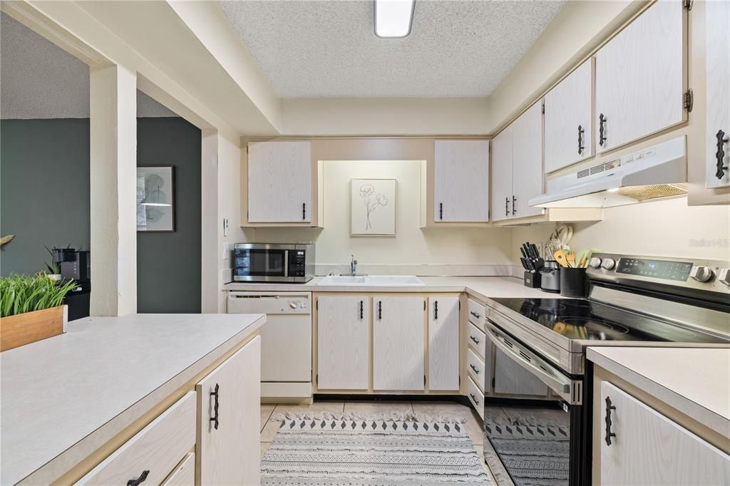 For Sale: $179,900 (2 beds, 2 baths, 1252 Square Feet)