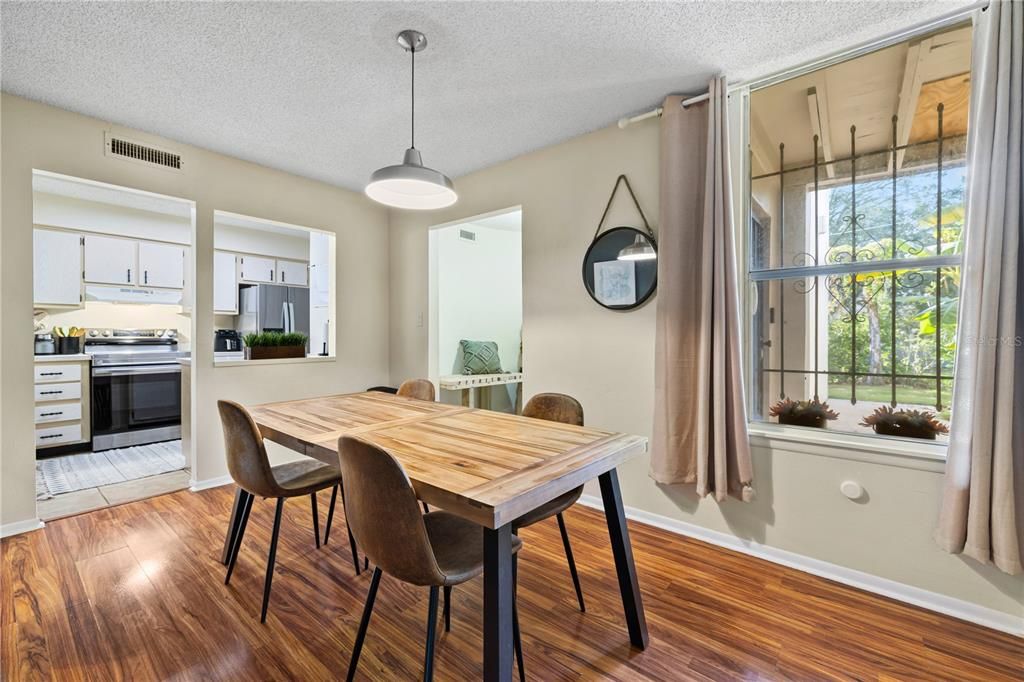 For Sale: $179,900 (2 beds, 2 baths, 1252 Square Feet)