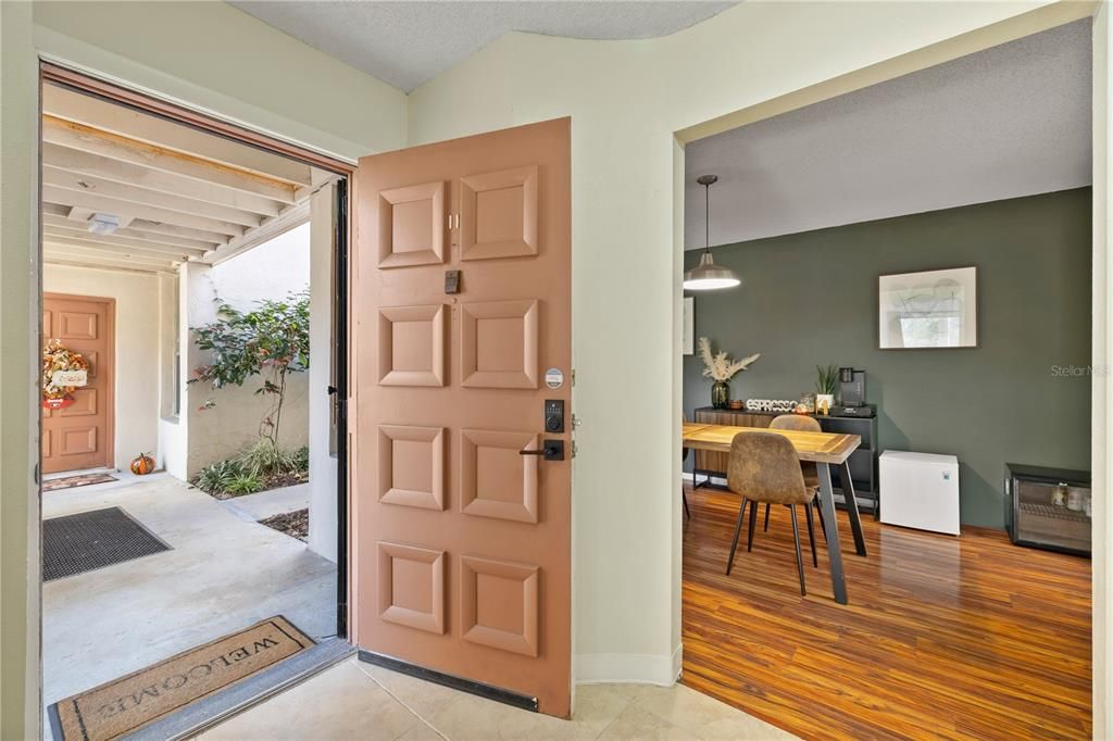 For Sale: $179,900 (2 beds, 2 baths, 1252 Square Feet)