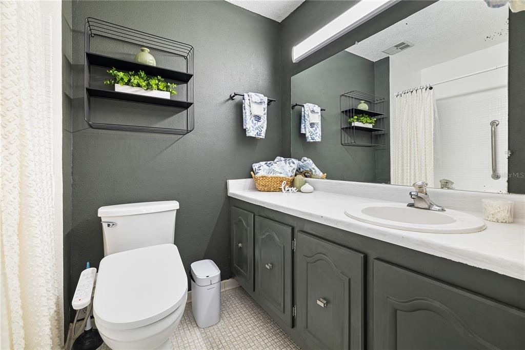 For Sale: $179,900 (2 beds, 2 baths, 1252 Square Feet)