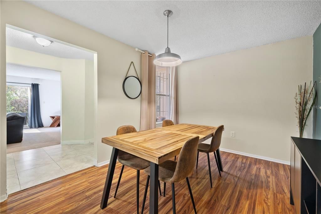 For Sale: $179,900 (2 beds, 2 baths, 1252 Square Feet)