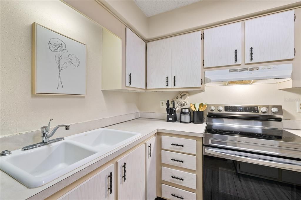 For Sale: $179,900 (2 beds, 2 baths, 1252 Square Feet)